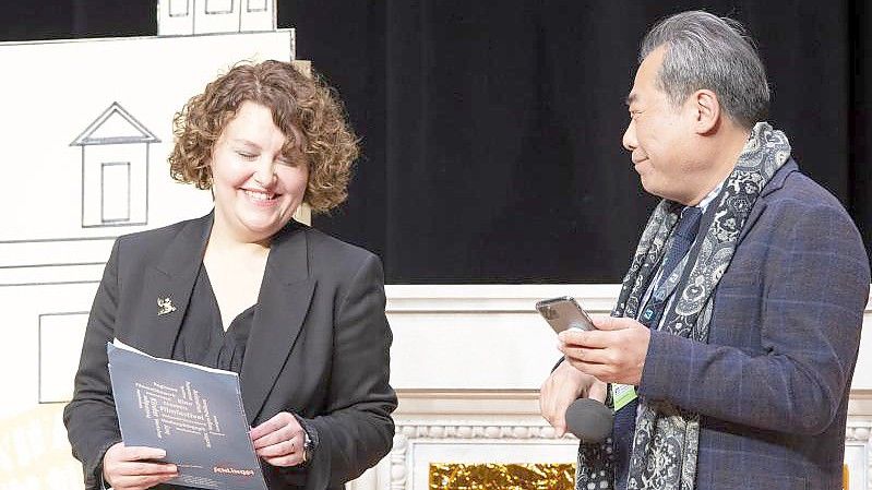 Die beiden Jurymitglieder Jekaterina Bordacheva und Kim Sang-hwa. Foto: Daniel Schäfer/dpa-Zentralbild/dpa