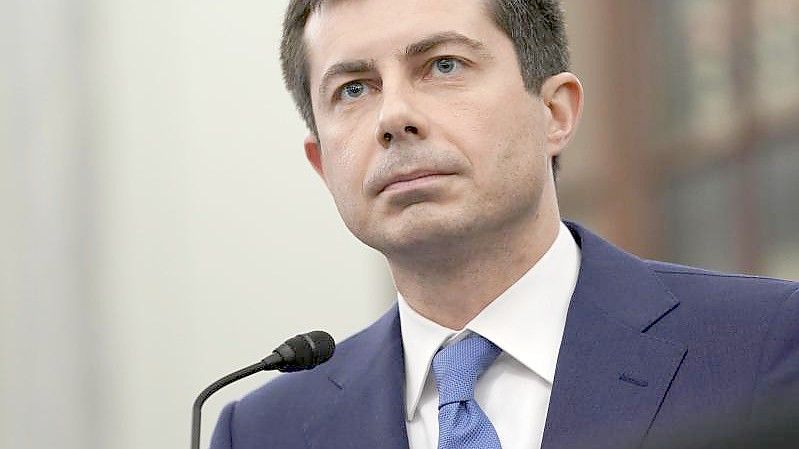 Pete Buttigieg ist Verkehrsminister der USA. Foto: Stefani Reynolds/Pool Bloomberg/AP/dpa