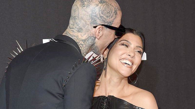 Travis Barker (l) und Kourtney Kardashian bei den MTV Video Music Awards in New York. Foto: Evan Agostini/Invision via AP/dpa