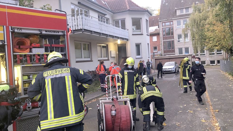 Im Obergeschoss dieses Hauses der OBW an der Straße Am Herrengarten in Emden kam es am Montagmorgen zu dem Brand. Foto: H. Müller