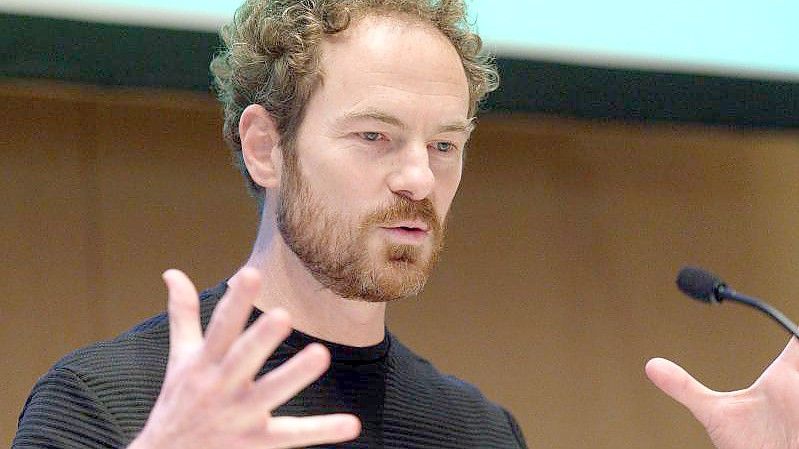 Boris Charmatz ist der zukünftige Intendant des Tanztheaters Wuppertal Pina Bausch. Foto: Henning Kaiser/dpa