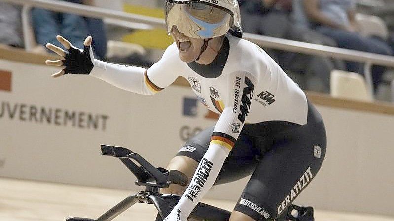Setzt ihre Karriere weiter fort: Lisa Brennauer. Foto: Thibault Camus/AP/dpa
