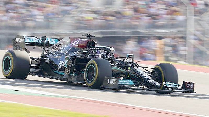 Lewis Hamilton im Freien Training vor dem Grand Prix der USA. Foto: Eric Gay/AP/dpa