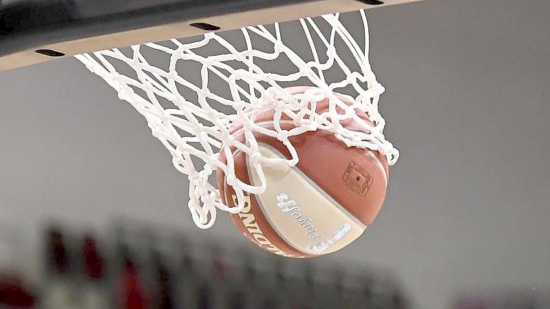 In der Basketball-Bundesliga läuft der 5. Spieltag. Foto: Thomas Kienzle/dpa/Archivbild