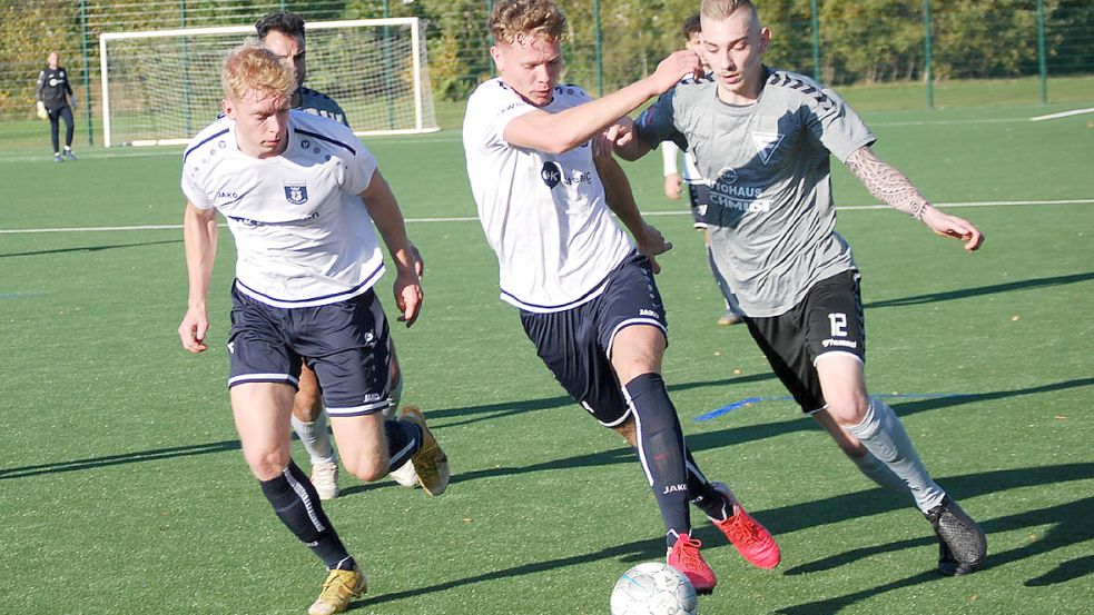 Papenburgs Jonas Korte (am Ball) versucht hier zu enteilen. Foto: Reemts