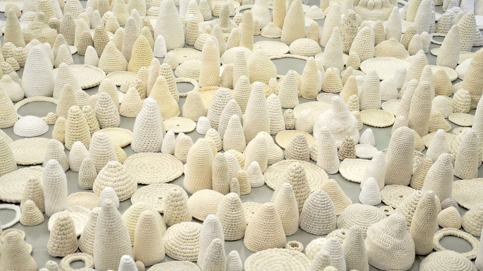Jet van Oosten häkelte für die Nordwestkunst-Ausstellung. Foto: Ullrich