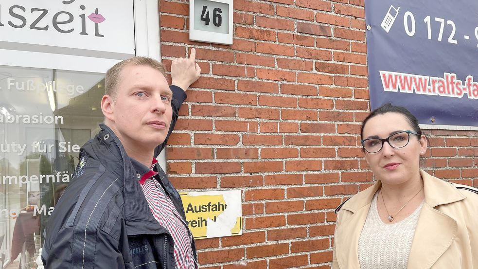 Agnieszka und Markus Sosnowski haben ihren Salon im Haus am Untenende 46. Ihre Adresse wurde wohl missbräuchlich benutzt. Foto: Janßen