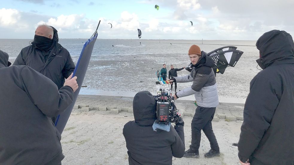 Bei den Dreharbeiten müssen auch Wind- und Wetter berücksichtigt werden. Foto: ZDF / Simon Grohe