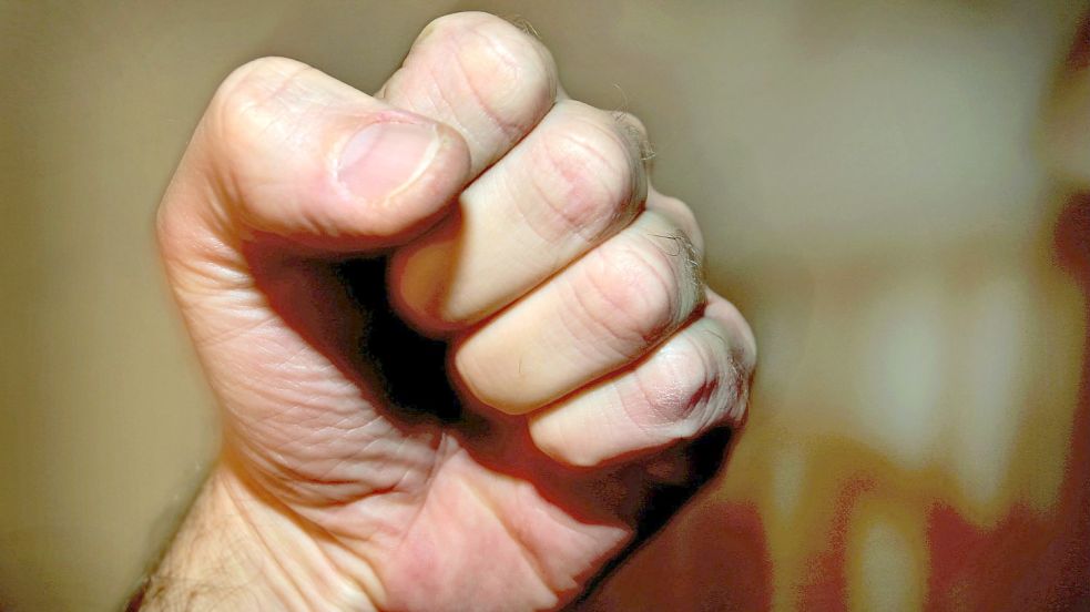 Drei junge Männer sind am Samstag in Bremen-Huchting überfallen worden. (Symbolfoto) Foto: Karl-Josef Hildenbrand / dpa