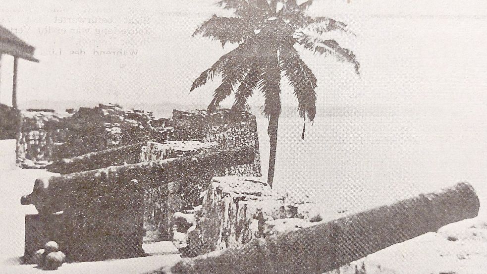 Die Kanonen, die heute in Emden stehen, sicherten ursprünglich das von der kurbrandenburgischen Flotte angelegte Fort Groß Friedrichsburg an der Küste Westafrikas.