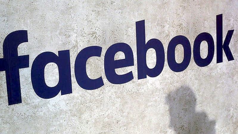 Die Zahl täglich bei Facebook aktiver Nutzer stieg binnen drei Monaten von 1,91 auf 1,93 Milliarden. Foto: Thibault Camus/AP/dpa