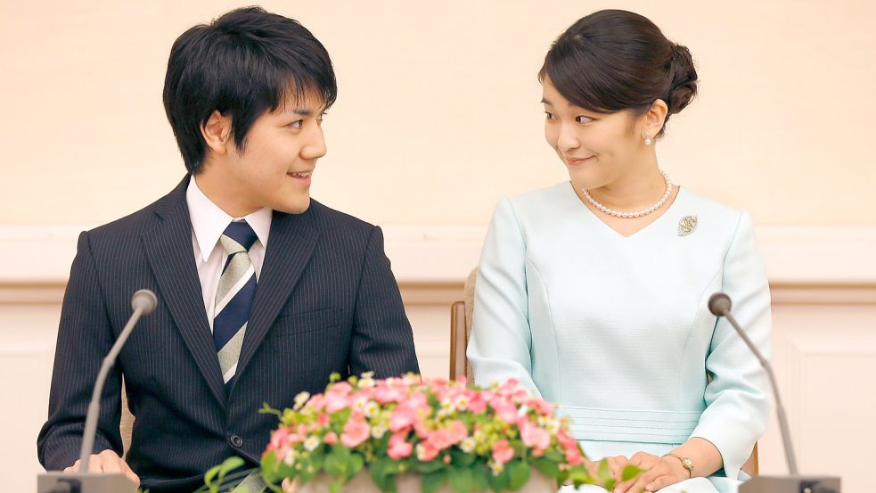 Die japanische Prinzessin Mako hat ihren Studienfreund Kei Komuro geheiratet. Welche Royals auch ihre Jugendliebe ehelichten. Foto: dpa/AP Pool/Shizuo Kambayashi