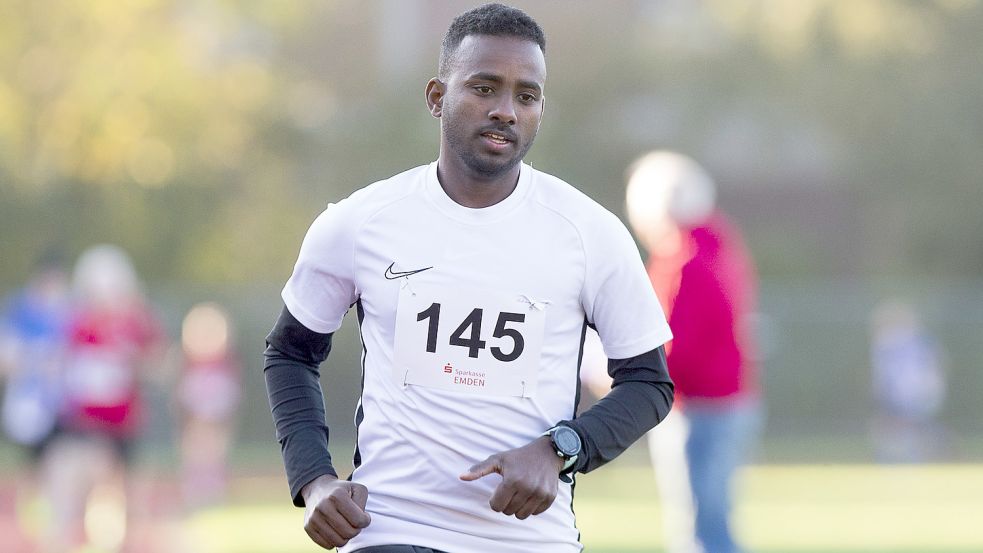 Beim Stundenlauf in Emden war Mahmud Ibrahim der beste Teilnehmer: Er lief insgesamt 40 Runden und insgesamt mehr als 16 Kilometer. Foto: Doden