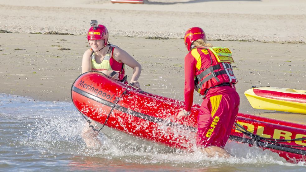 Rettungsschwimmer auf Borkum starten zu einem Einsatz in die Nordsee. Foto: Rettungsschwimmer und Wasserrettungsdienst Borkum