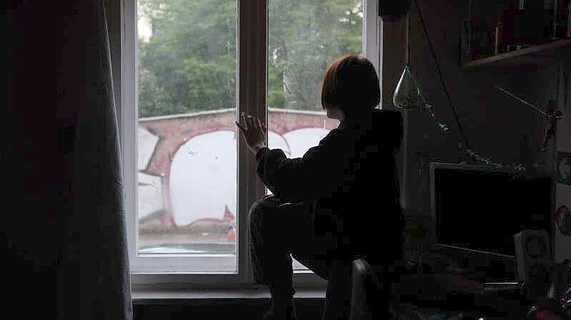 Angststörungen und Depressionen gehören auch bei Kindern und Jugendlichen zu den typischen Post-Covid-Syndromen. Foto: Paul Zinken/dpa
