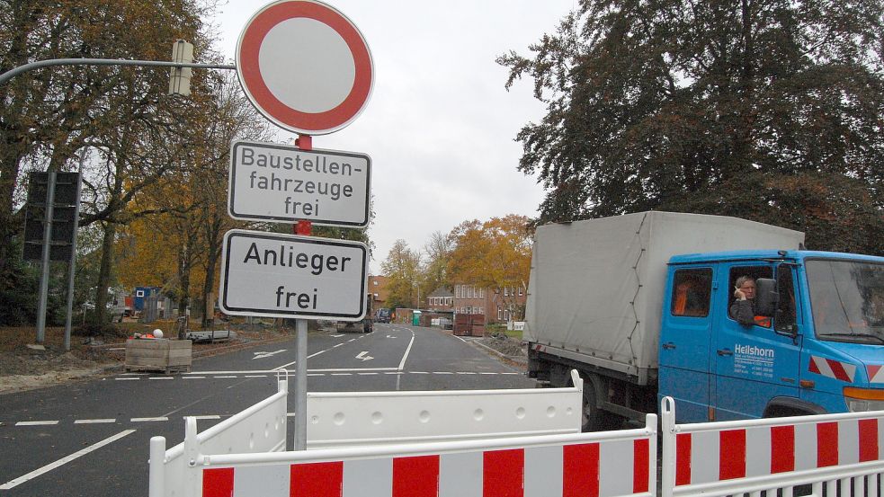 Die Julianenburger Straße bleibt bis übernächste Woche für den Durchgangsverkehr gesperrt. Foto: Luppen