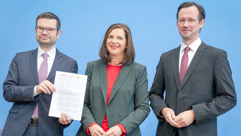 Ein guter Corona-Exit-Plan der Ampel-Verhandler Marco Buschmann (FDP, links), Katrin Göring-Eckardt (Grüne) und Dirk Wiese (SPD). Foto: Nietfeld/DPA