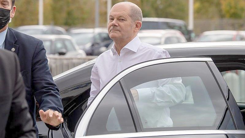 SPD-Kanzlerkandidat Olaf Scholz kommt zum Tagungsort für die Koalitionsverhandlungen (Archivbild). Foto: Philipp Znidar/dpa