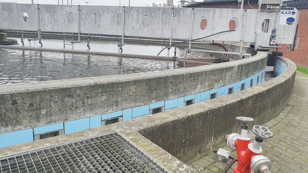 Viel neue Technik wird die Kläranlage am Emsdeich in den kommenden Monaten bekommen. Mit einem Abschluss der Arbeiten wird erst im Jahr 2023 gerechnet. Foto: Gettkowski