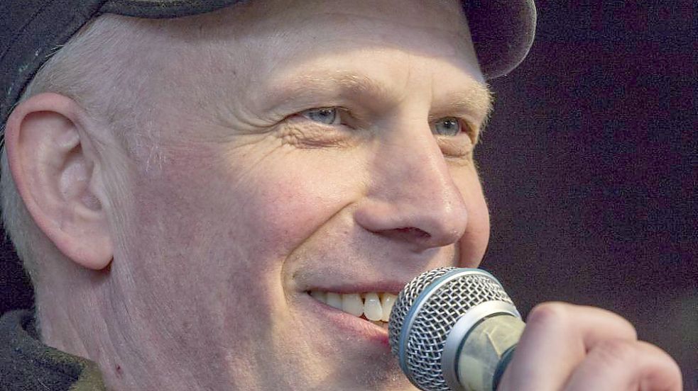 Wolfgang Meyering ist vielen Ostfriesen als musikalischer Kopf der Emder Folkband „Spillwark“ bekannt.