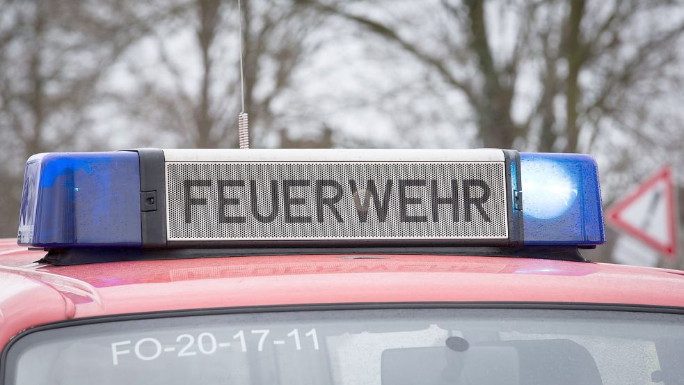 Die Feuerwehr rückte am Mittwochabend nach Emden aus. Foto: DPA