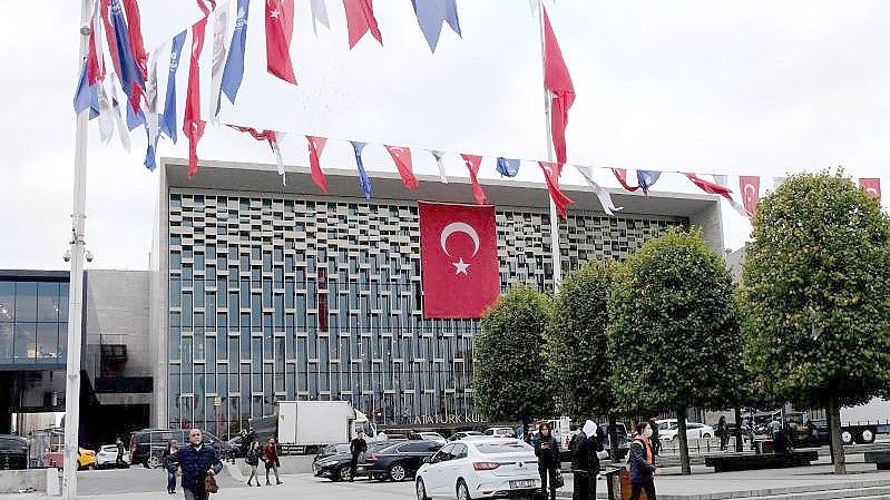 Blick auf das Atatürk-Kulturzentrum. Foto: Mirjam Schmitt/dpa