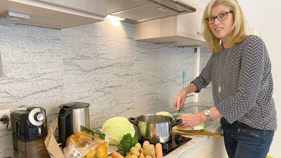 Renate Buß kocht die Rezepte gerne gleich in solchen Mengen, so dass das Gericht auch für den nächsten Tag noch reicht. Fotos: Tomé