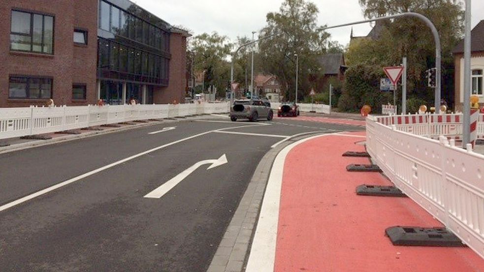 Die Masten für die Ampeln stehen schon. Der Verkehr kann zum Großteil bereits wieder über den Bummert rollen. Foto: Stadt Leer