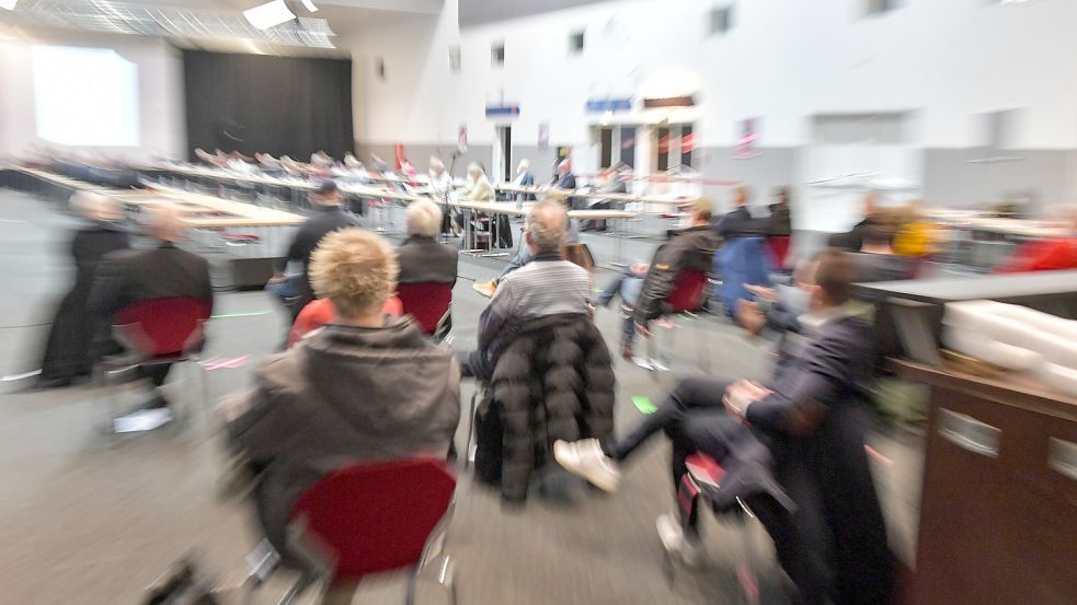 Seit Monaten tagt der Emder Rat coronabedingt in der Nordseehalle. Dort wird auch die neu gewählte Stadtvertretung in der nächsten Woche zu ihrer konstituierenden Sitzung zusammenkommen. Foto: Ortgies/Archiv