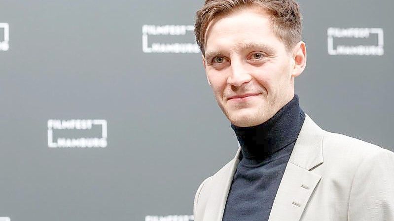 Der Schauspieler Jonas Nay ist in dem Netflix-Film „Du Sie Er & Wir“ zu sehen. Foto: Markus Scholz/dpa
