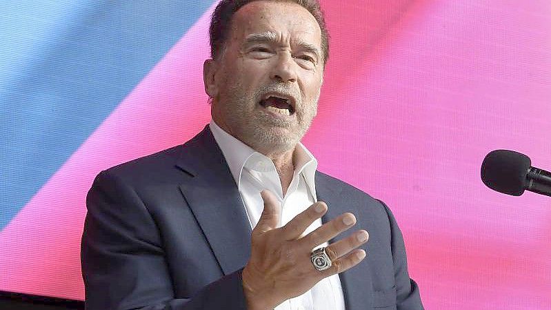 Arnold Schwarzenegger isst weniger Fleisch als früher, was ihm gut bekommt. Foto: Roberto Pfeil/dpa