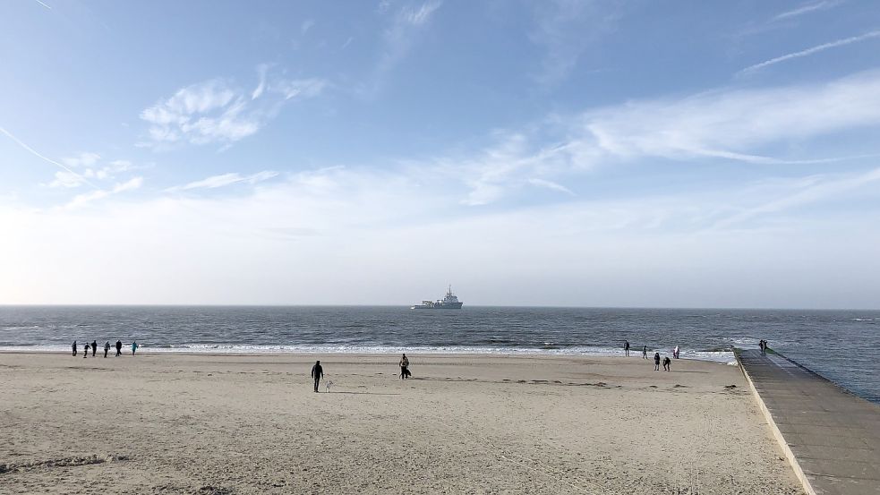 Vor dem Borkumer Nordstrand sucht die Kamara mit Tauchrobotern nach Kampfmitteln aus den beiden Weltkriegen. Foto: Kraft