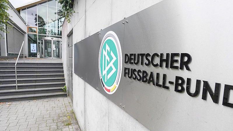 Der Eingang zur DFB-Zentrale in Frankfurt am Main. Foto: Frank Rumpenhorst/dpa