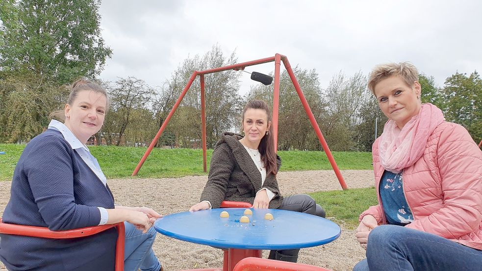 Tina Sczech (von links), Tatjana Schütte und Martina Geertsema werden Anfang kommenden Jahres die Großtagespflege „Regenbogenmäuse“ eröffnen. Foto: Gettkowski