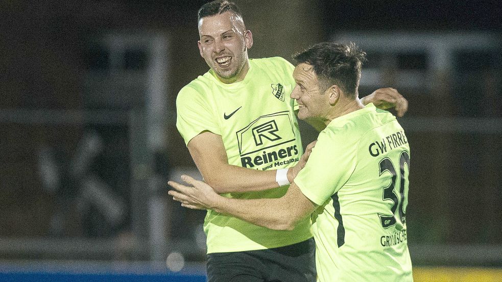 Manuel Suda (links) und Spielertrainer Bernd Grotlüschen erzielten die ersten beiden Treffer. Foto: Doden