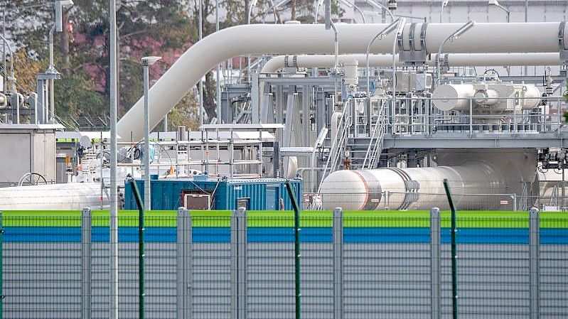 Blick auf Rohrsysteme und Absperrvorrichtungen in der Gasempfangsstation der Ostseepipeline Nord Stream 2. Foto: Stefan Sauer/dpa