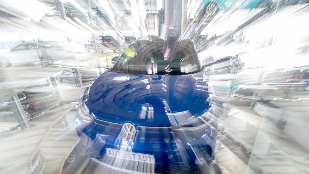 Die Förderung von Elektroautos muss sozialer gestaltet oder besser gleich ganz eingestellt werden, fordert Ulrich Schneider vom Paritätischen Gesamtverband. Der Klimaschutz, so warn ter, dürfe nicht zu einer noch tieferen Spaltung der Gesellschaft führen. Foto: Peter Steffen/dpa