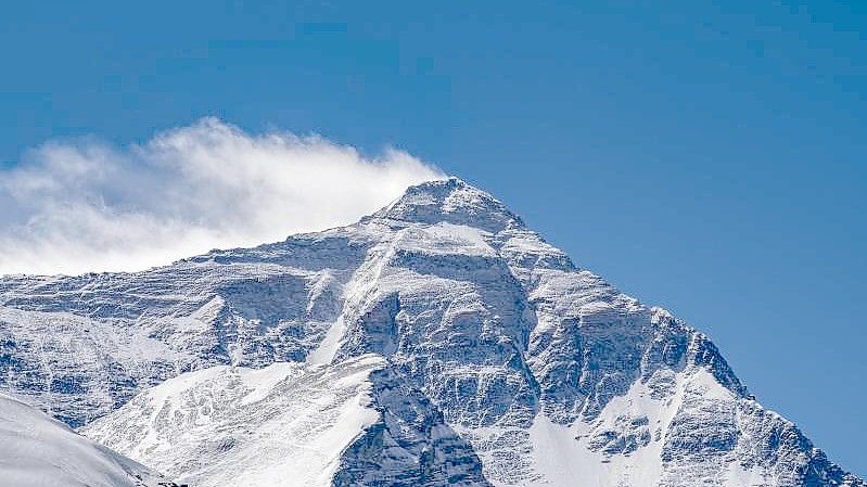 Am Mount Everest werden drei französische Bergsteiger vermisst. Foto: Sun Fei/XinHua/dpa