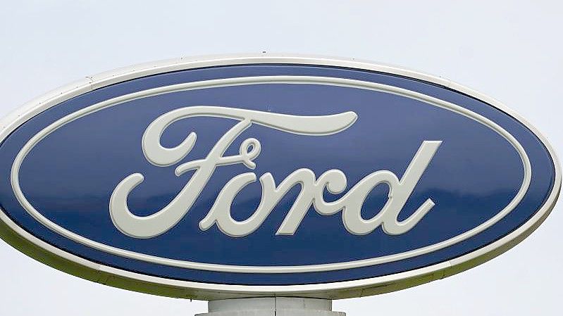 Wegen fehlender Halbleiter: Kurzarbeit bei Ford. Foto: Gerry Broome/AP/dpa