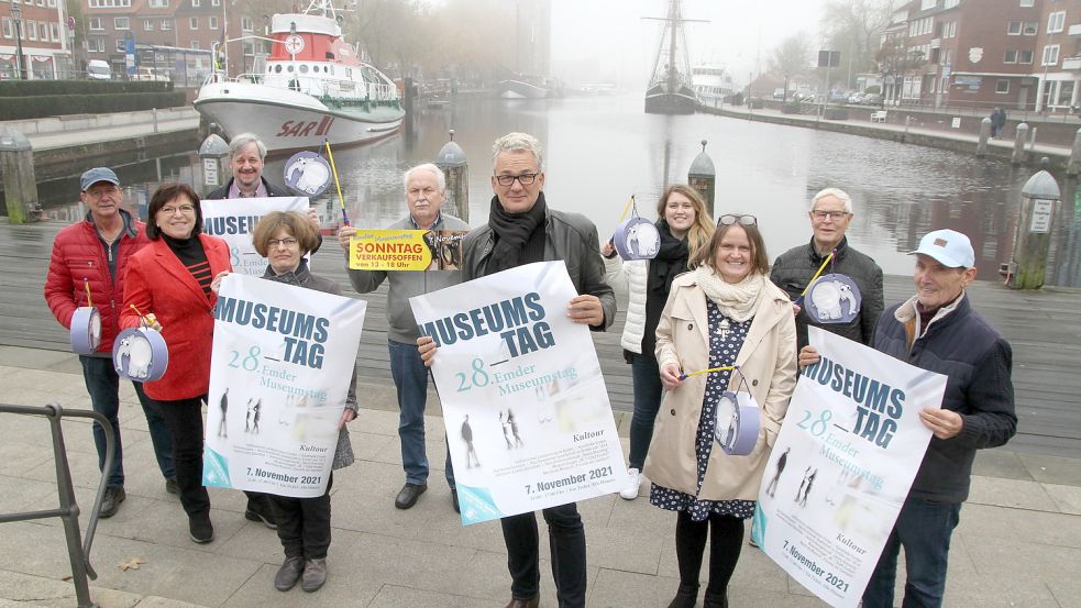 Am Mittwoch warben Vertreterinnen und Vertreter der Emder Museen sowie die Organisatoren für den Aktionstag am Wochenende. Foto: Päschel