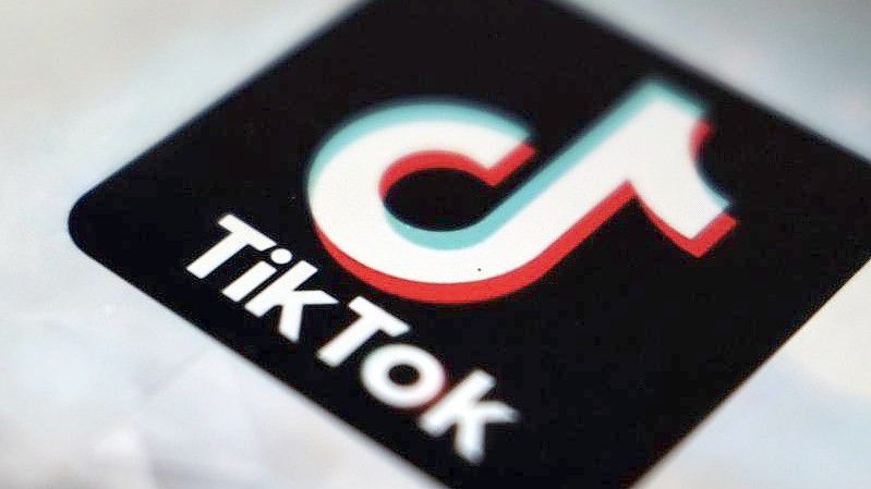 Das Logo der Social-Media-App Tiktok. (Archivbild). Foto: Kiichiro Sato/AP/dpa