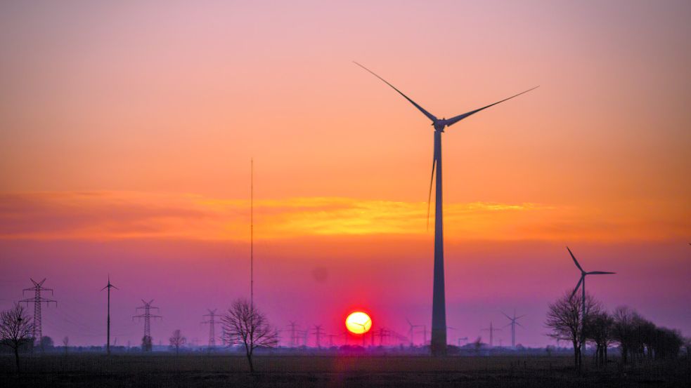 Windkraftanlagen bei Riepe: Die Verantwortlichen von Enercon hoffen, künftig wieder verlässlichere und windkraftfreundlichere Rahmenbedingungen von der Politik gesetzt zu bekommen. Foto: Cordsen/Archiv