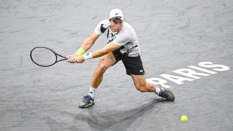 Koepfer unterlag im Achtelfinale von Paris dem Polen Hubert Hurkacz mit 6:4, 5:7, 2:6. Foto: Christophe Archambault/AFP/dpa