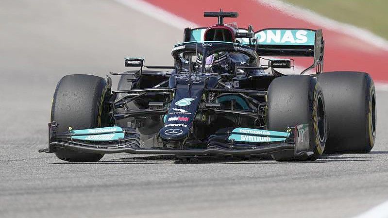 Lewis Hamilton will beim Großen Preis von Mexiko den Rückstand auf Max Verstappen verkürzen. Foto: Nick Didlick/AP/dpa