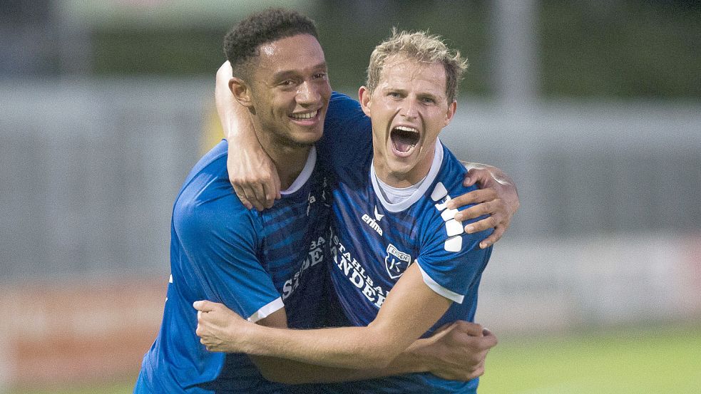 Im Hinspiel jubelte Kickers (im Foto Alagie Jabbie und Holger Wulff) über einen 3:1-Erfolg. Foto: Doden