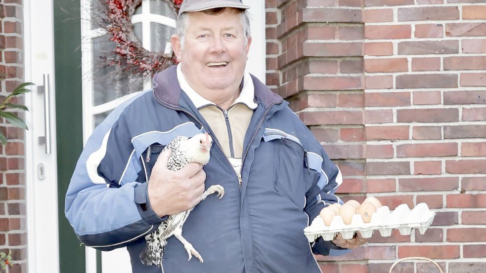 Mit Huhn im Arm und einer Palette Eiern in der Hand fuhr Meene Schmidt vor 28 Jahren mit einem Skateboard auf die „Wetten, dass...?“-Bühne. Foto: Kiefer