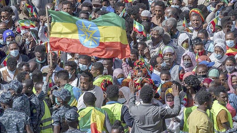 Die Proteste richten sich auch gegen internationale Stimmen, die ein Ende der Gewalt fordern. Foto: Mulugeta Ayene/AP/dpa/Archivbild