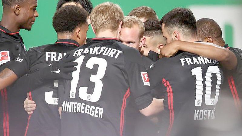 Negativserie gestoppt: Die Eintracht holte sich einen späten Sieg in Fürth. Foto: Daniel Karmann/dpa