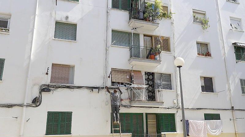Niedriglohnempfänger in vielen EU-Staaten, etwa auch in Spanien, geben mindesten 40 Prozent ihres Einkommens für Miete aus. Foto: Clara Margais/dpa