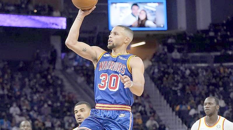 Überragte beim Warriors-Sieg gegen Atlanta: Stephen Curry. Foto: Jeff Chiu/AP/dpa